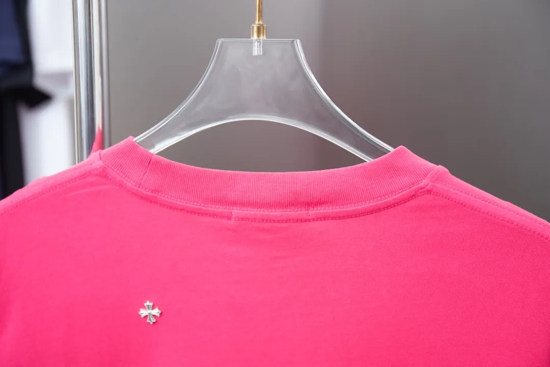 🅿️240 Chrome Hearte 25SS early spring new style Chrome Hearte short-sleeved hardware, light luxury, essential item for daily commuting for men and women, correct version, welcome to compare, detailed features · 280g 100% pure cotton double yarn jersey fabric · Custom dyeing in the same vat, special thickened 32 pieces double-strand 1X1 thread · Artificial hand arrangement of hardware positions + high temperature hot pressing. Ready-made garments are dyed. Then do the faded fried snowflake process, then wash with water to make it look old. General washing to improve the effect · Double-needle stitching across seams · Original main mark, washed tag, branded moisture-proof paper packaging Color: black/pink/blue Size: S/M/L/XL
